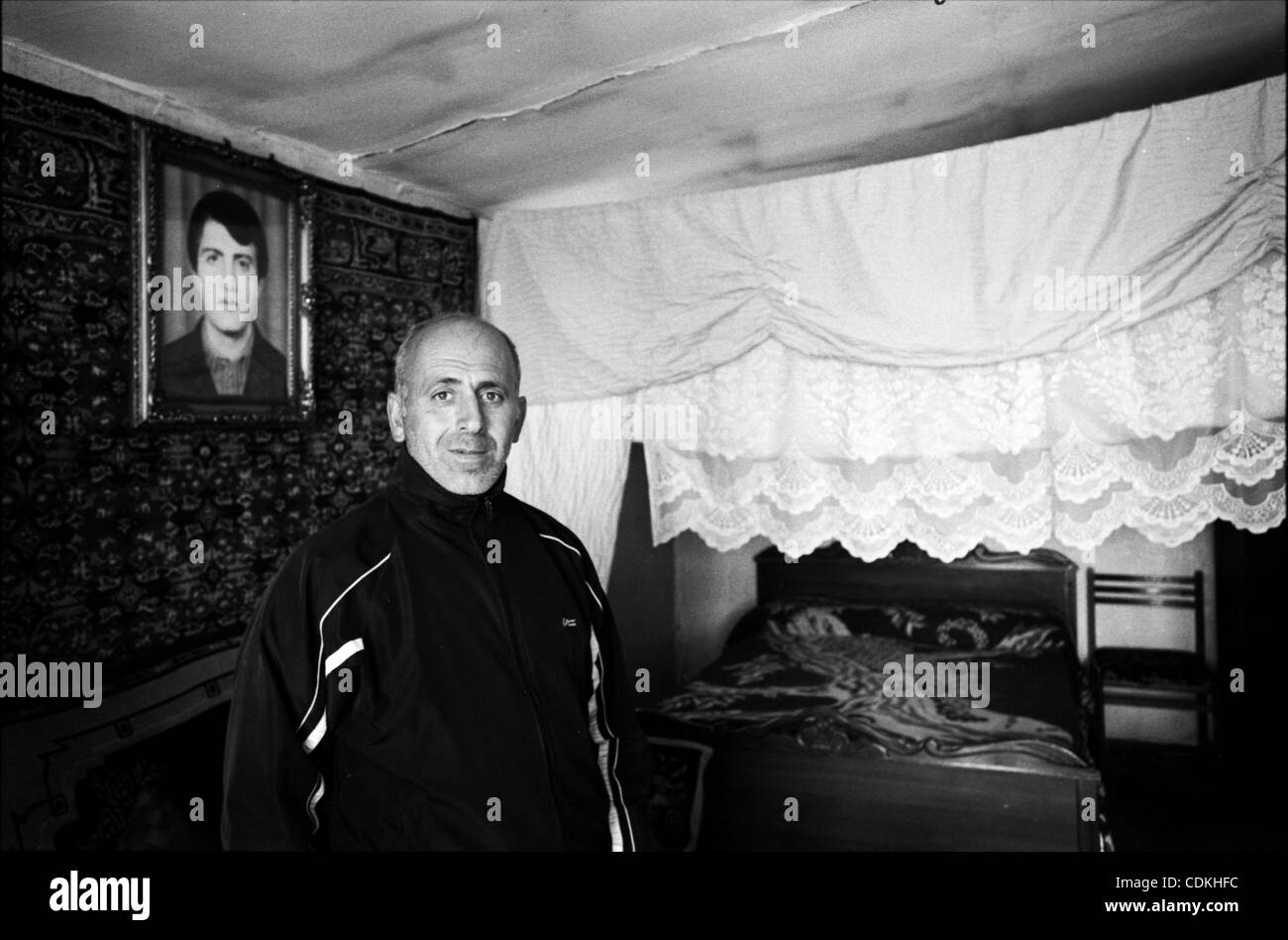 La gente vive en los contenedores, después de 23 años. Asia, Armenia, Gyumri, 06.03.2011: de Gyumri (ex Leninakan) sufridos por el terremoto de diciembre 7, 1988. El epicentro del terremoto fue en la ciudad de Spitak, matando a 25.000 personas. En Gyumri más de 20.000 apartamentos y casas privadas fueron arruinadas y Foto de stock