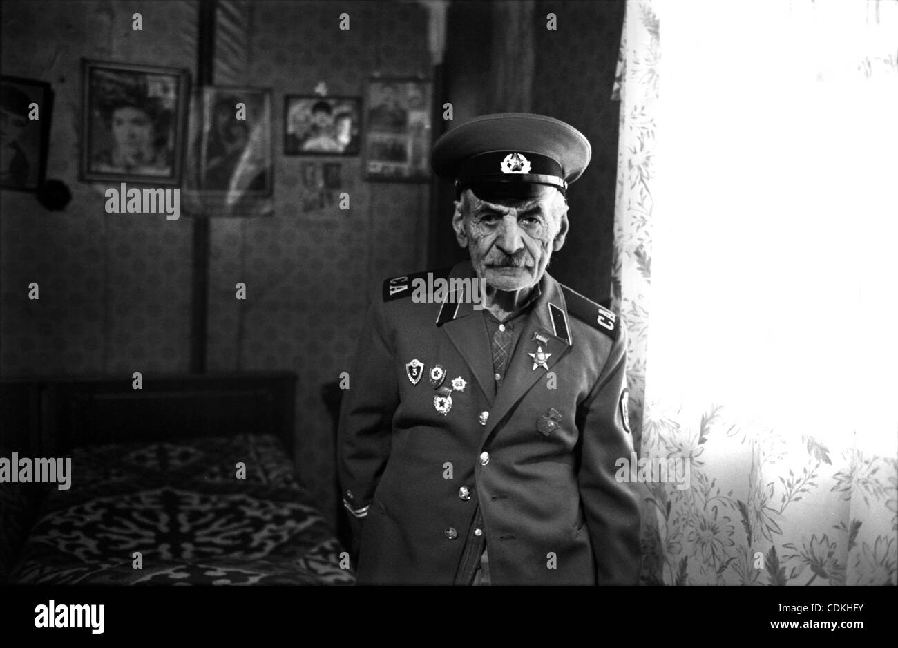 La gente vive en los contenedores, después de 23 años. Asia, Armenia, Gyumri, 06.03.2011: de Gyumri (ex Leninakan) sufridos por el terremoto de diciembre 7, 1988. El epicentro del terremoto fue en la ciudad de Spitak, matando a 25.000 personas. En Gyumri más de 20.000 apartamentos y casas privadas fueron arruinadas y Foto de stock