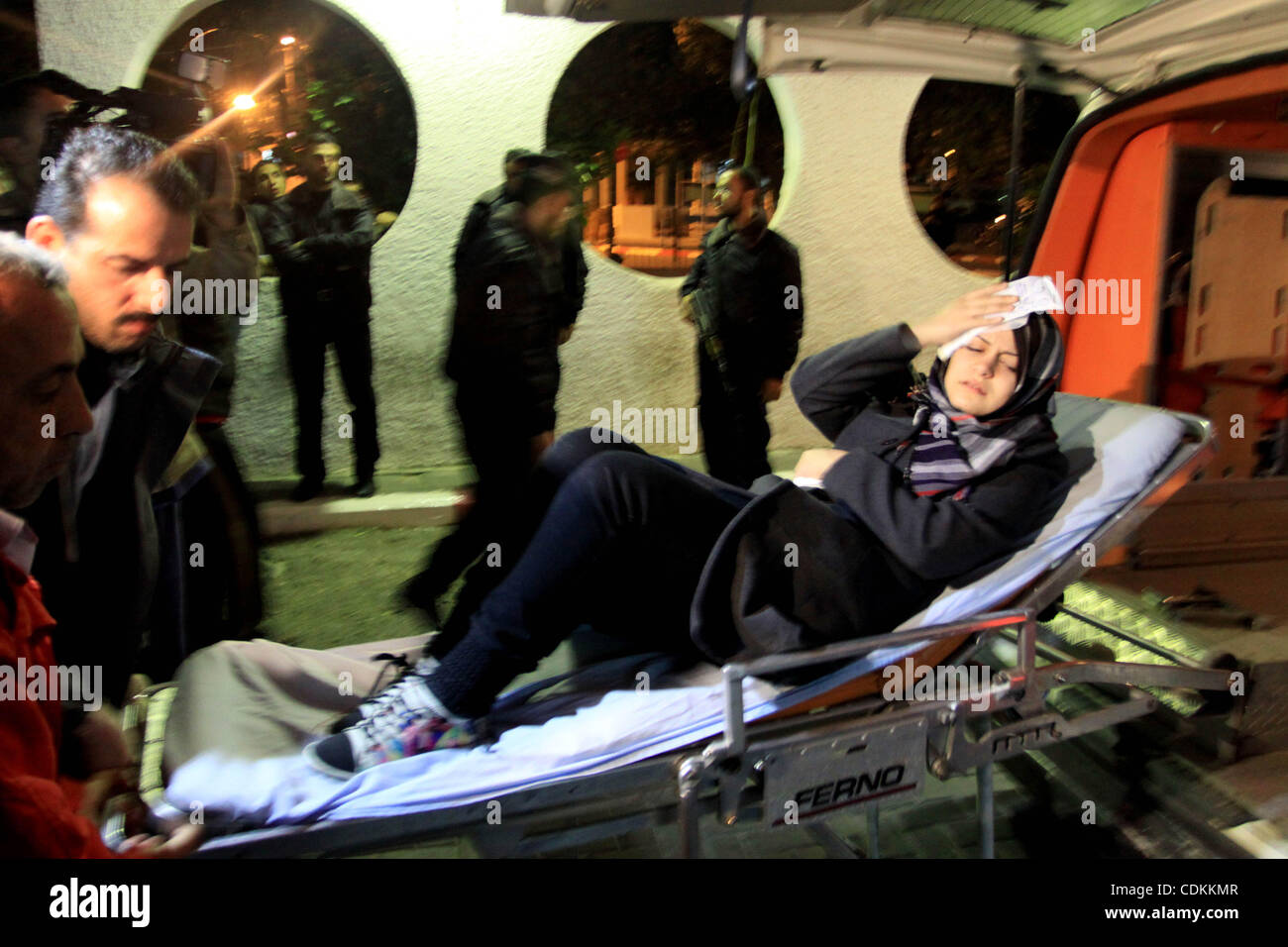 Fotografiados aquí es la llegada del Hospital de Al Shifa, en la ciudad de Gaza de un número de heridos palestinos heridos como consecuencia de las recientes agresiones israelíes en la ciudad de Gaza.22 de marzo de 2011.Phot por Naaman Omar. Foto de stock