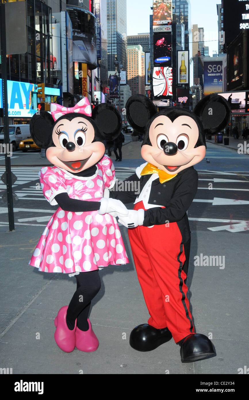 Mickey Mouse y Minnie Mouse asistir al lanzamiento de Disney Junior en  Times Square Studios New York City, Estados Unidos - 10.02.11 Fotografía de  stock - Alamy