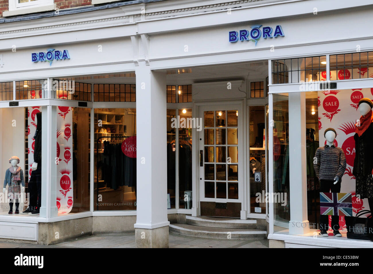 Tienda de ropa en Brora, Cambridge, Inglaterra, Reino Unido. Foto de stock