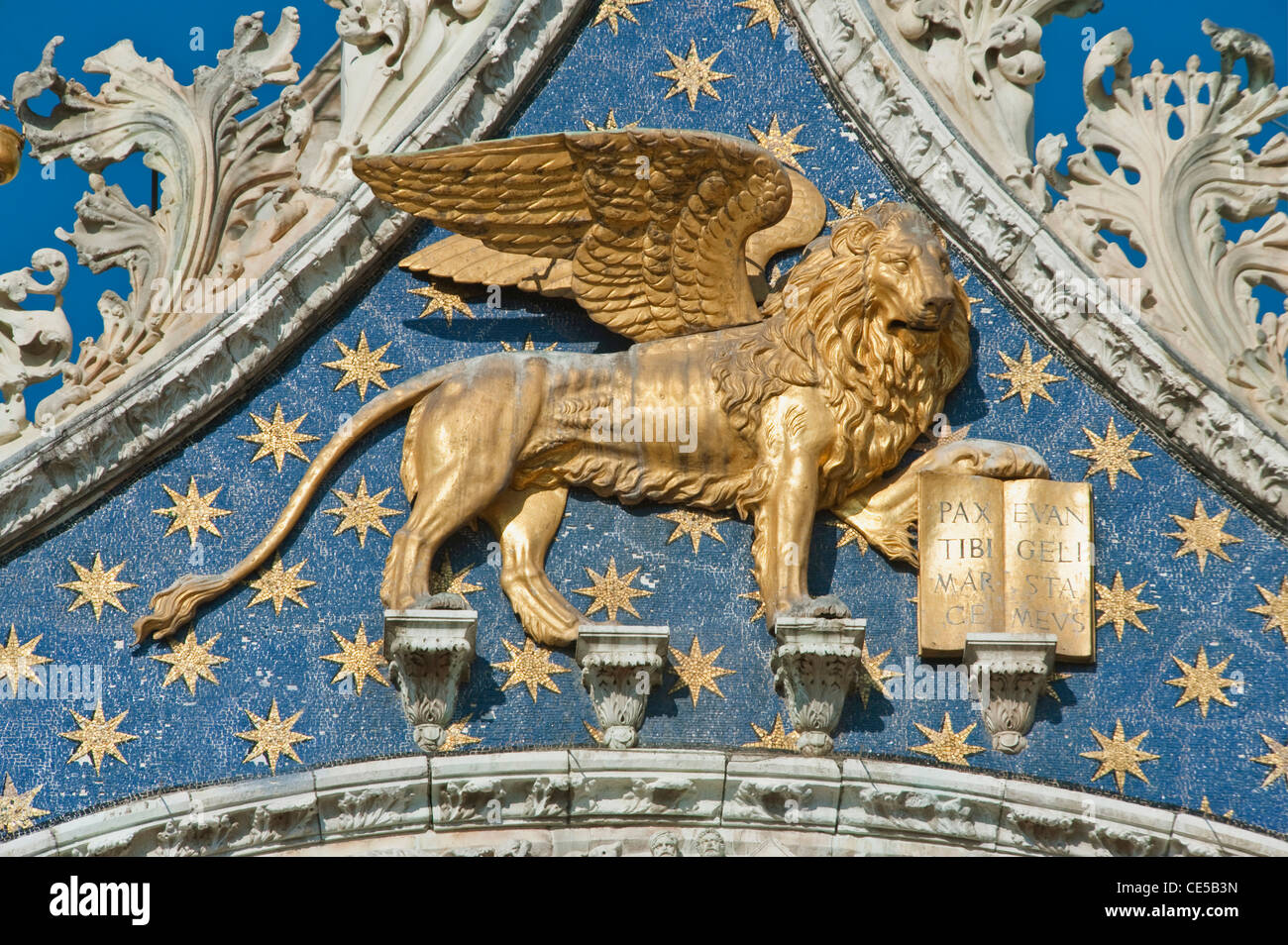 Italia, Venecia, el león alado de San Marcos en la Basílica de San Marcos, símbolo de San Marcos, Patrono de Venecia Foto de stock