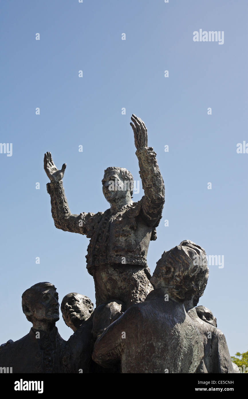 Estatua de Antonio Bienvenida, Plaza de Toros de Las Ventas, en Madrid, España Foto de stock