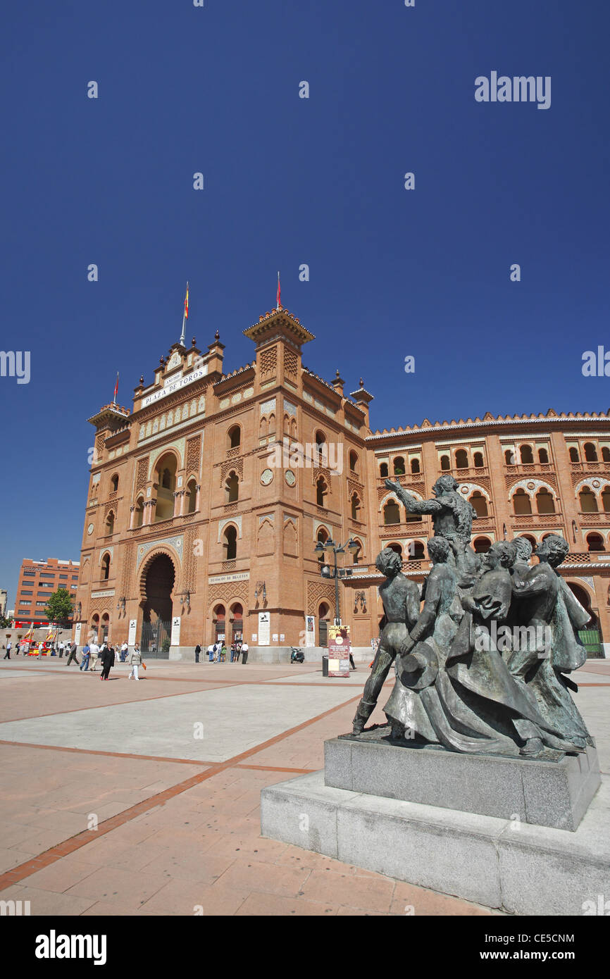 Estatua de Antonio Bienvenida, Plaza de Toros de Las Ventas, en Madrid, España Foto de stock