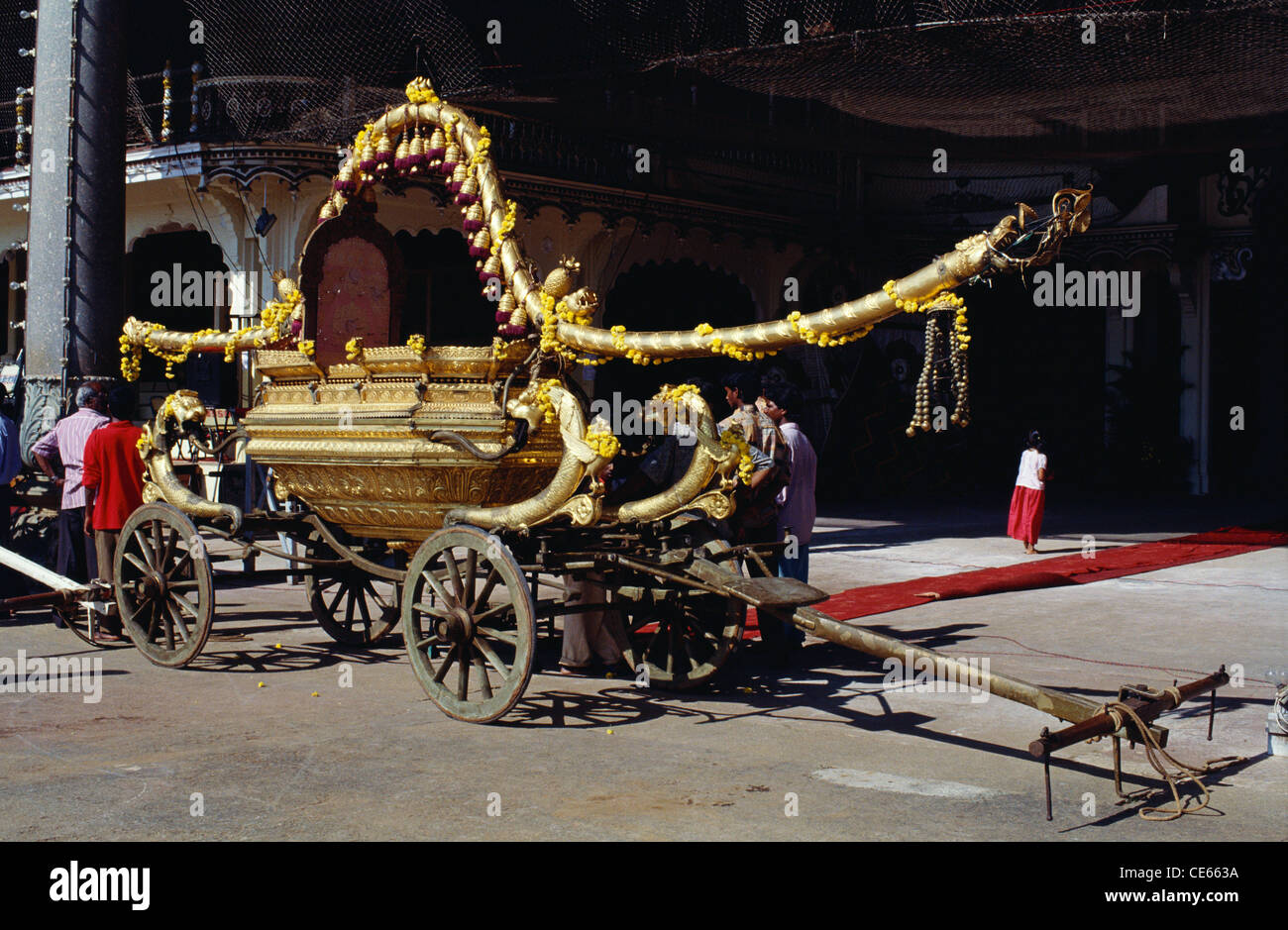 Litter palanquin fotografías e imágenes de alta resolución Alamy