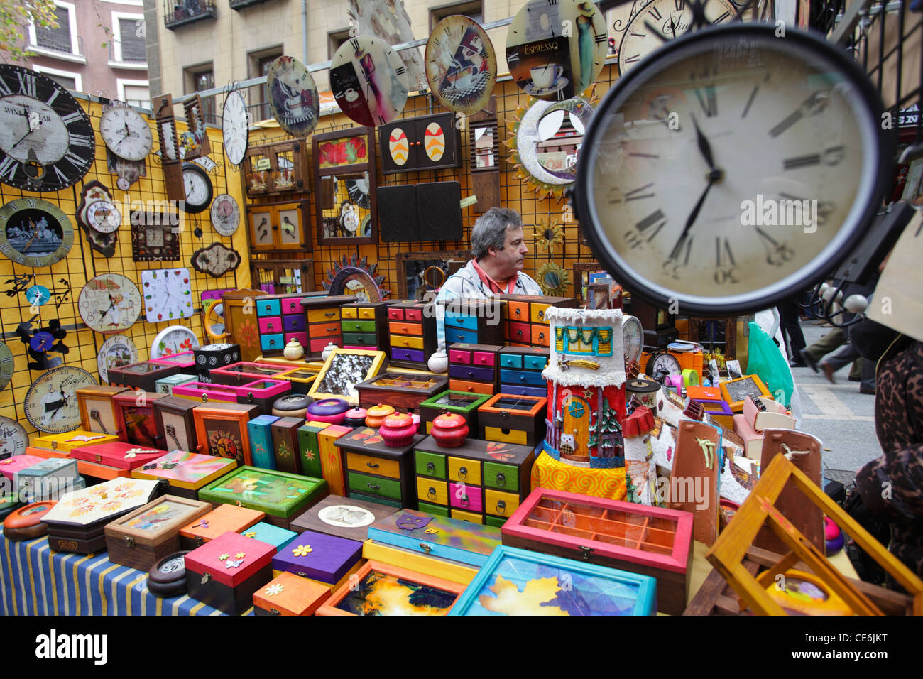 el-mercado-de-el-rastro-madrid-espa-a-fotograf-a-de-stock-alamy