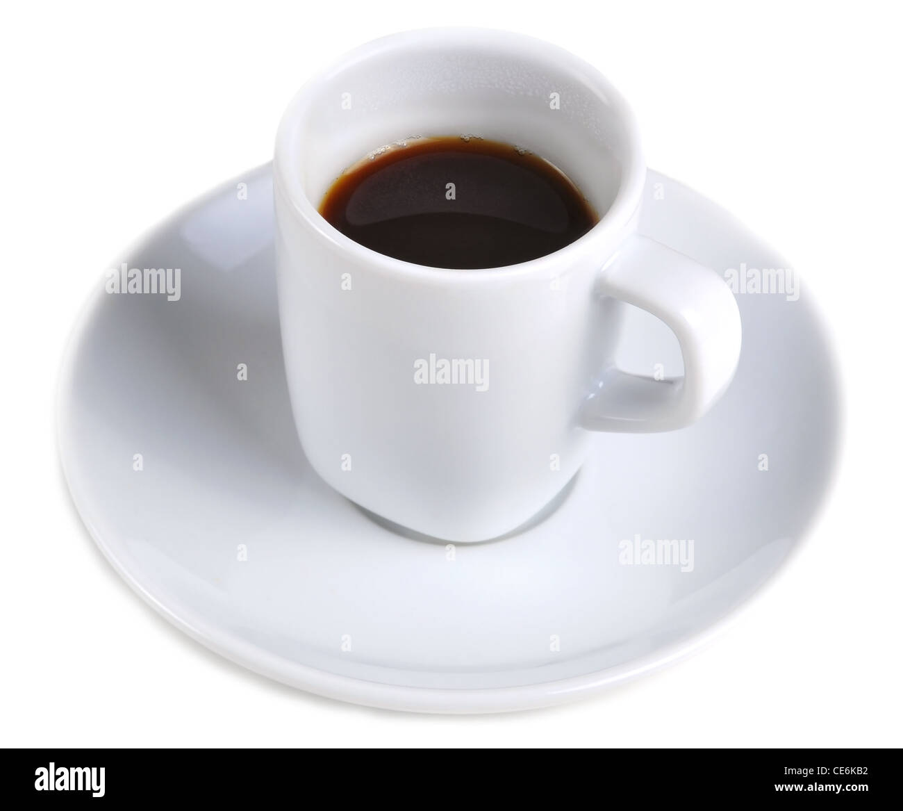 Taza de café con café aislado en un fondo blanco. Foto de stock