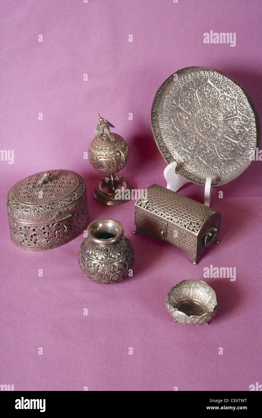 ASM 83288 : placa de artesanías hechas a mano en plata caja torácica india  pot Fotografía de stock - Alamy