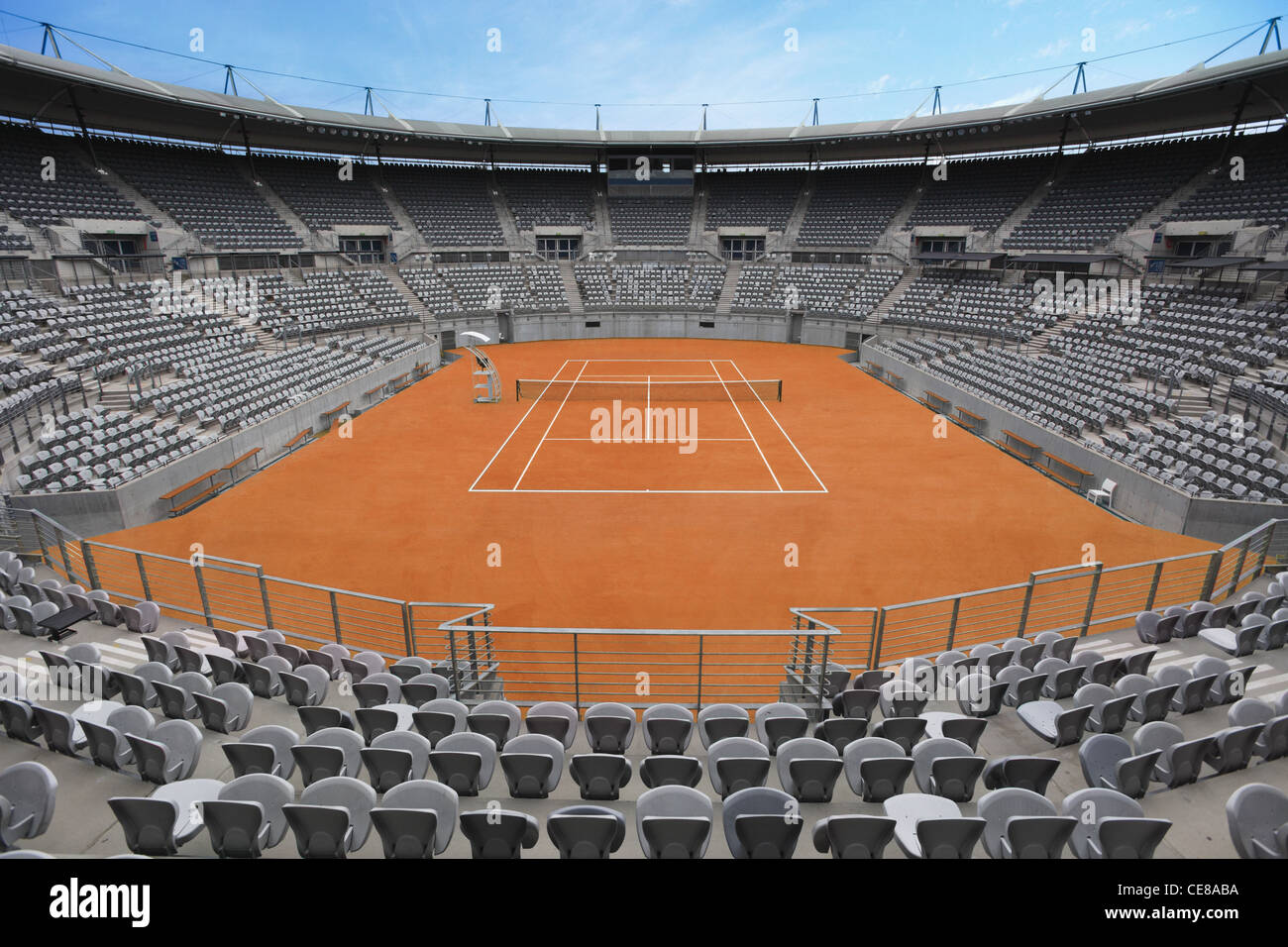 Vista general de la pista de tenis de tierra batida Foto de stock