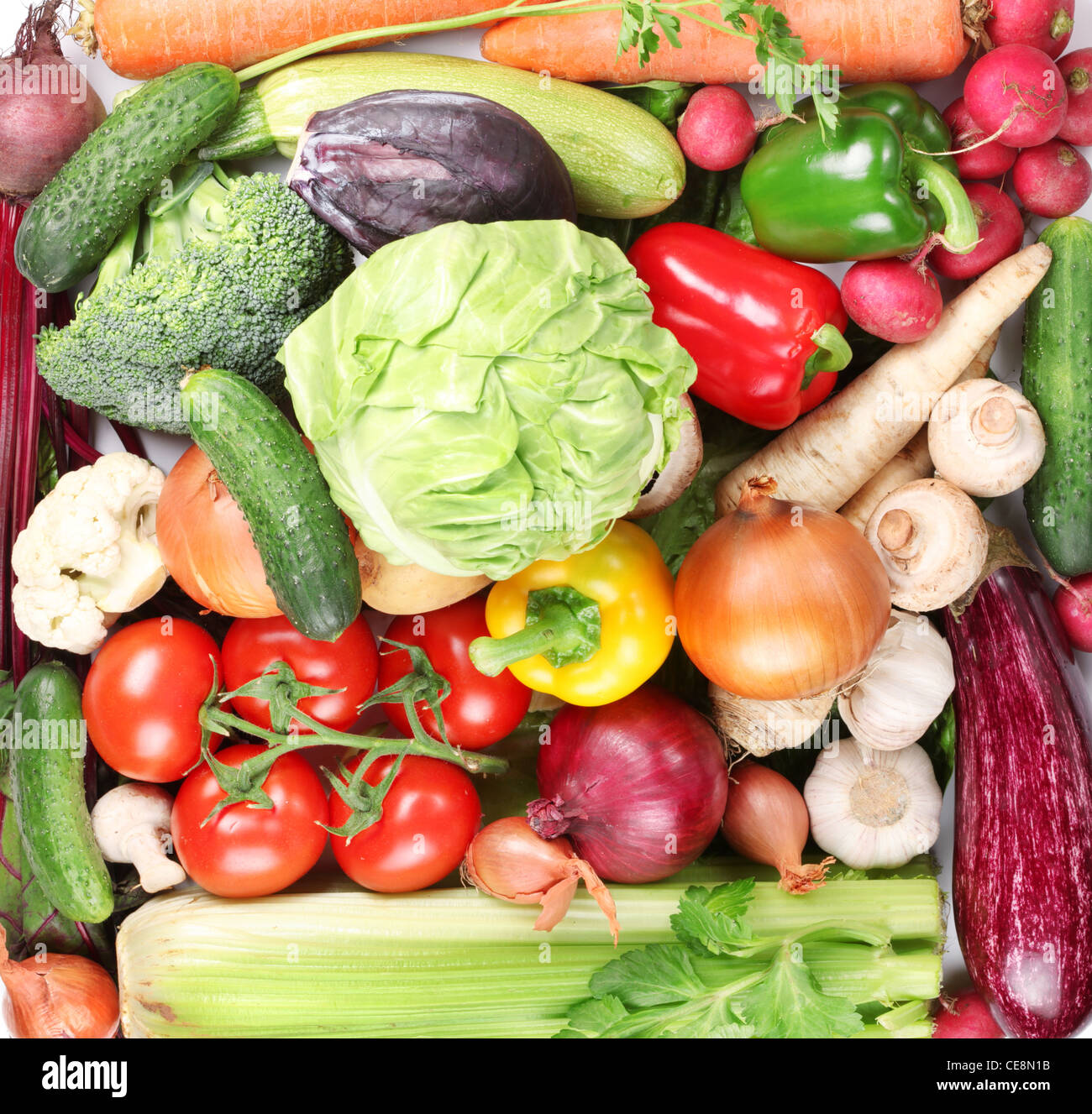 Un montón de verduras ocupan toda la trama. Foto de stock