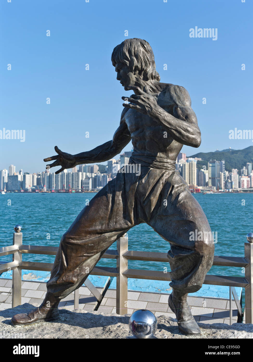 dh Avenue of Stars TSIM SHA TSUI HONG KONG Bruce Lee Kung Fu estatua china estatuas de bronce Foto de stock
