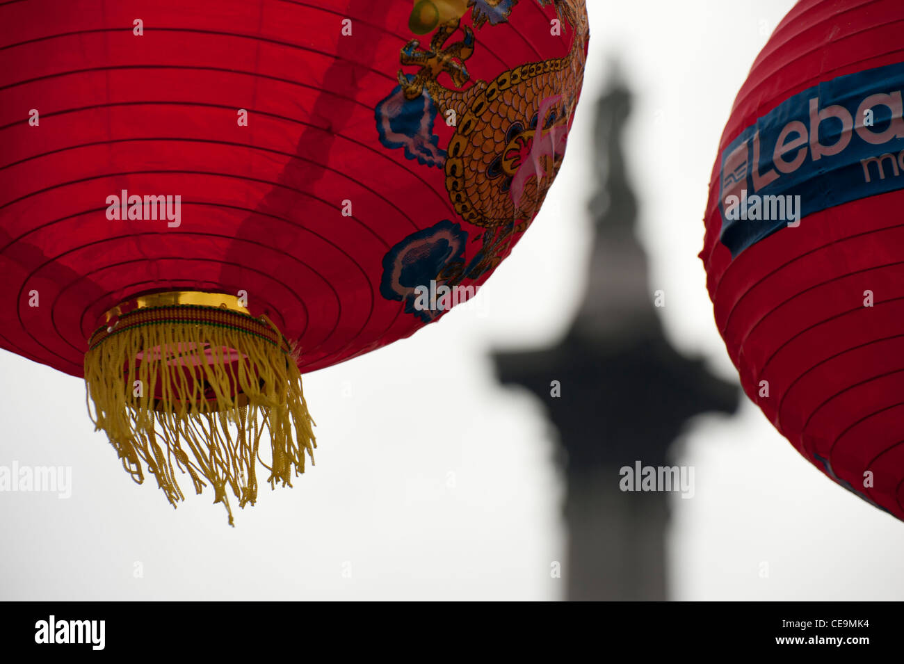 Linternas a las celebraciones del Año Nuevo chino 2012 El Año del Dragón en Trafalgar Square, Londres, Inglaterra Foto de stock