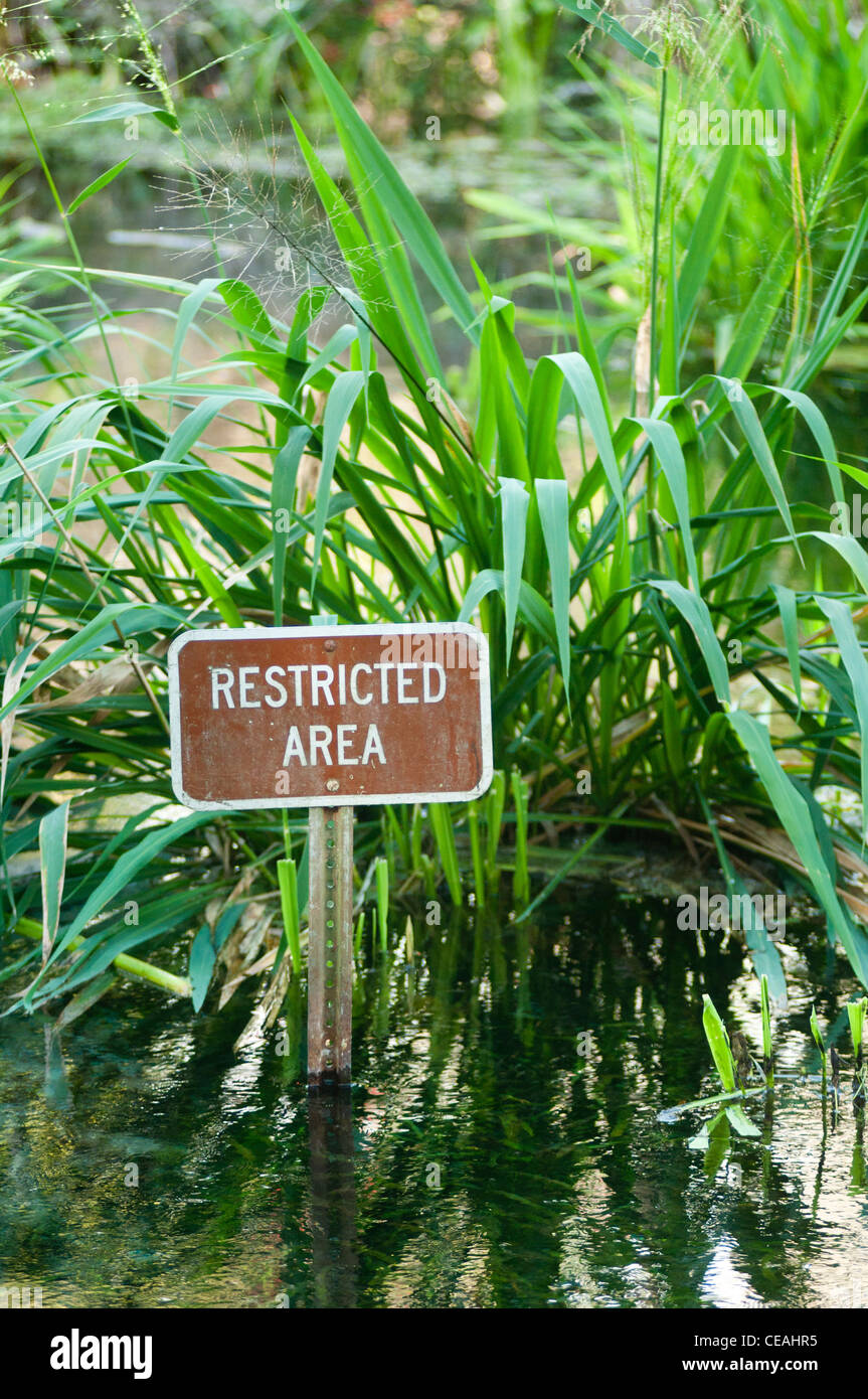 Área Restringida firmar en agua, Ichetucknee Springs State Park, Florida, América del Norte, EE.UU. Foto de stock