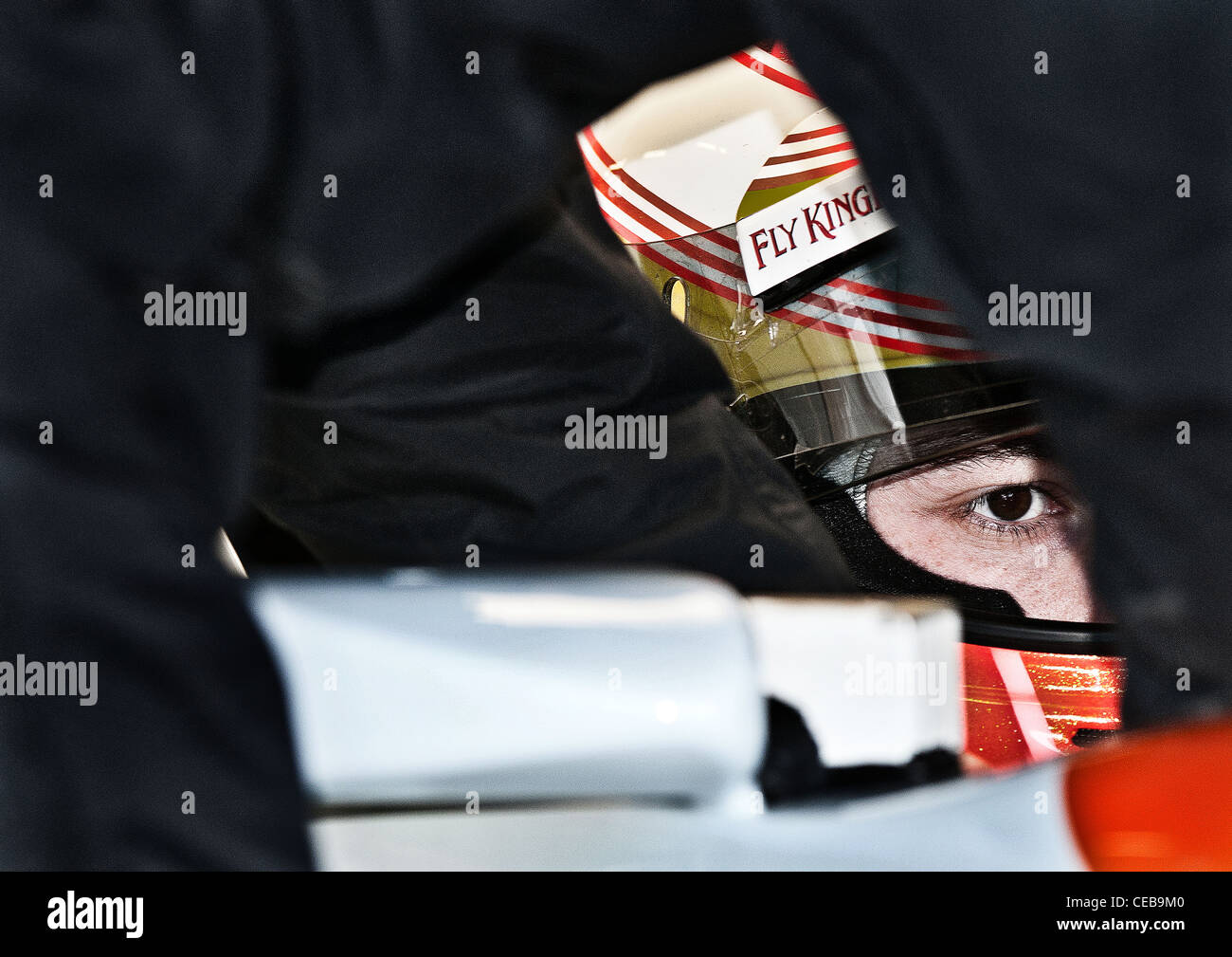 Paul di Resta esperar pacientemente en su coche mientras sus mecánicos que esté listo para su primera carrera en el VJM05 Force India Sahara Foto de stock