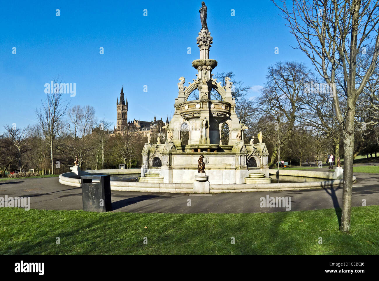 Fuente conmemorativa de Stewart en Sir Joseph Paxton diseñado parque Kelvingrove en el West End de Glasgow Foto de stock