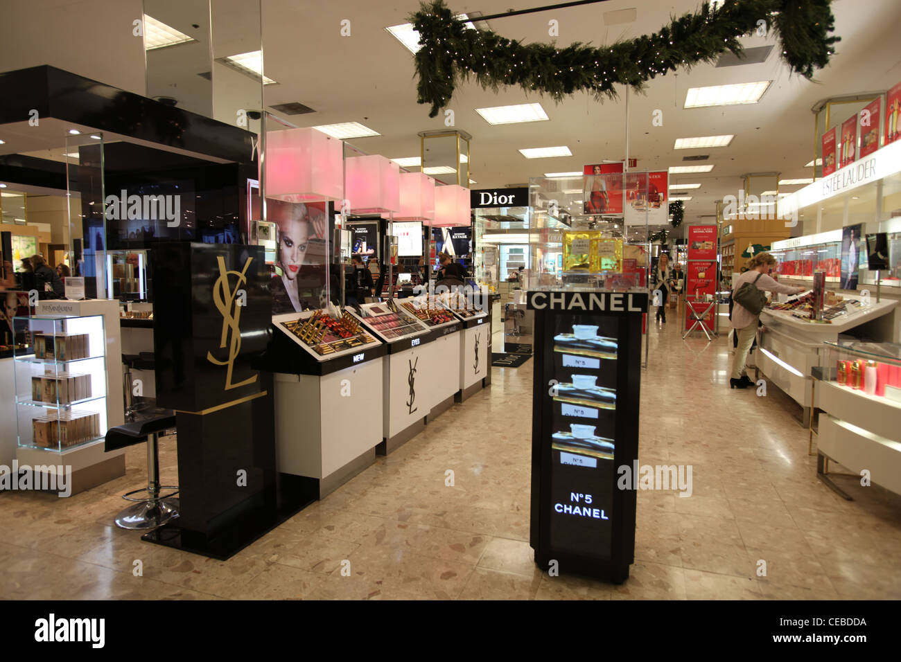 Chanel departamento en Toronto Eaton Centre, Ontario, Canadá Fotografía de  stock - Alamy