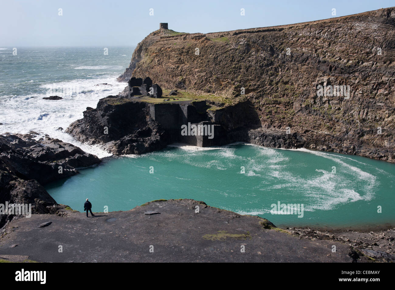 El Abereiddi Blue Lagoon,, la costa de Pembrokeshire, Gales. Foto de stock