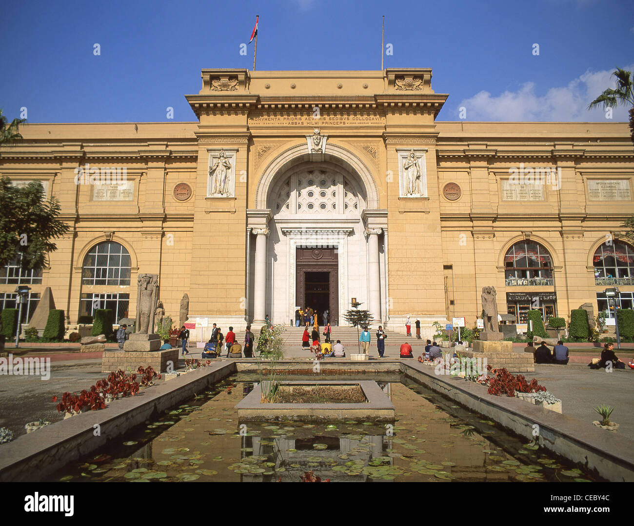 Entrada al Museo de Antigüedades egipcias, Plaza Tahrir, el Cairo, República de Egipto Foto de stock