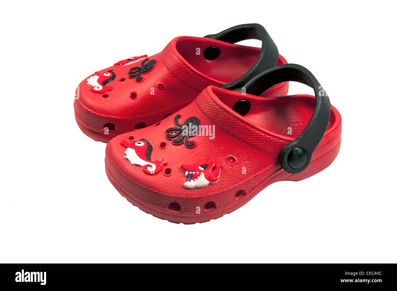Sandalias Crocs rojo Fotografía de stock - Alamy