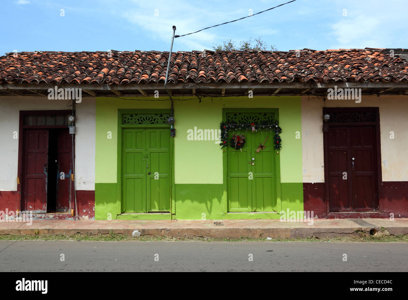 Casas típicas coloniales y puertas, Villa de los Santos , Península de Azuero , Panamá . Foto de stock