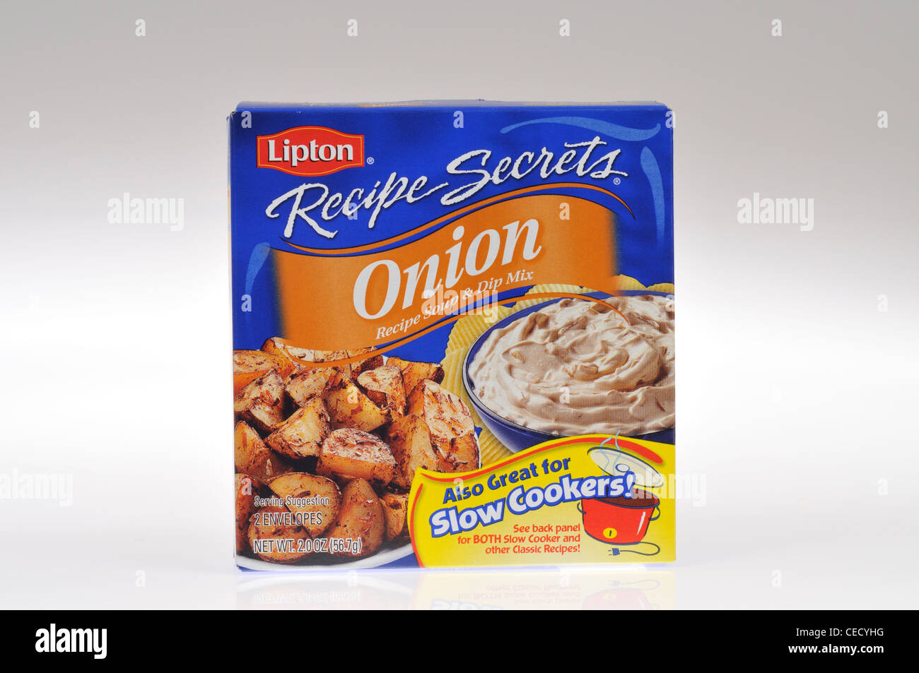 Caja de Lipton instant sopa de cebolla y mezclar dip sobre fondo blanco recorte USA. Foto de stock