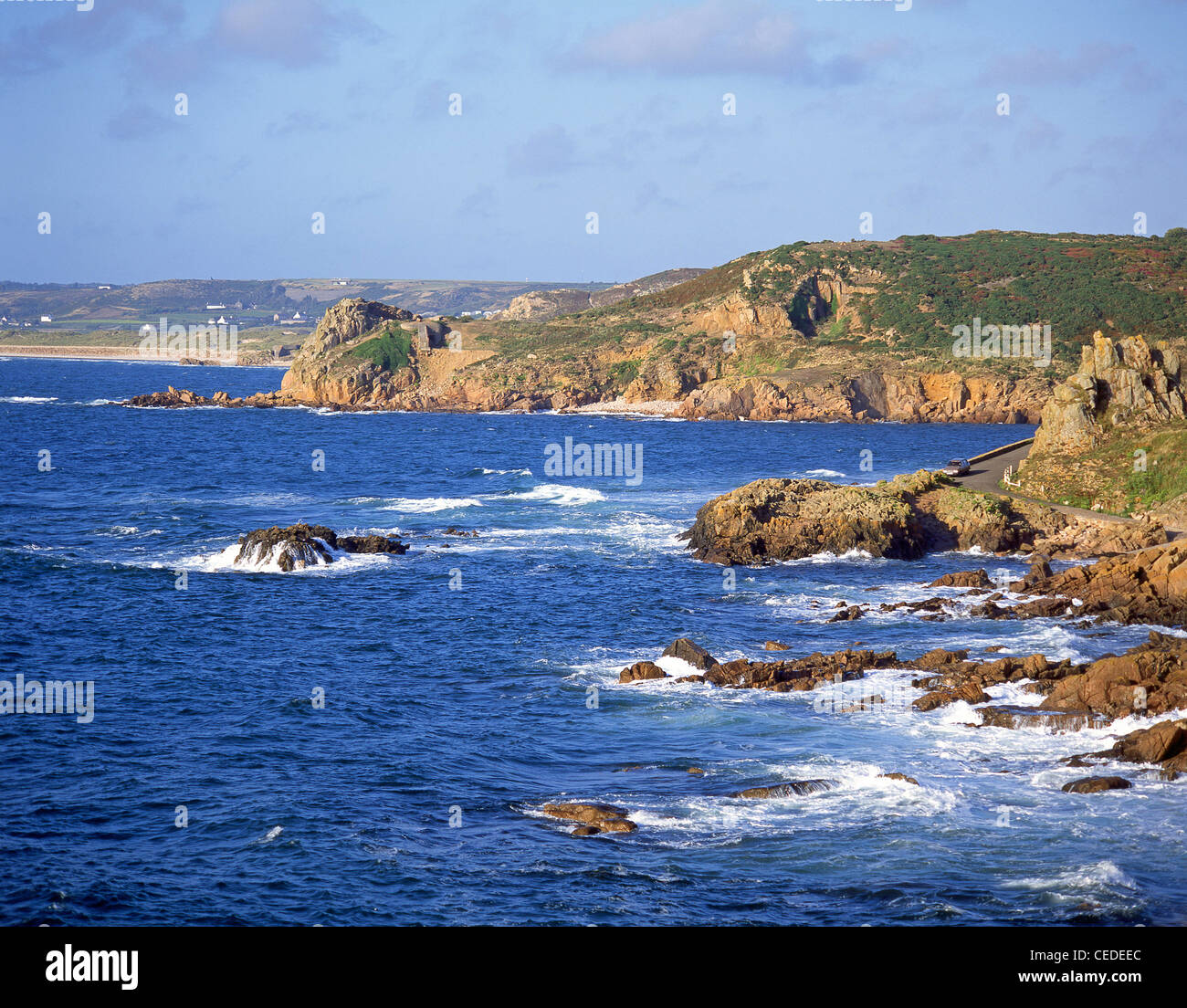 Costa rocosa en punto Corbiere, parroquia de Saint Brélade, Jersey, Islas del Canal Foto de stock