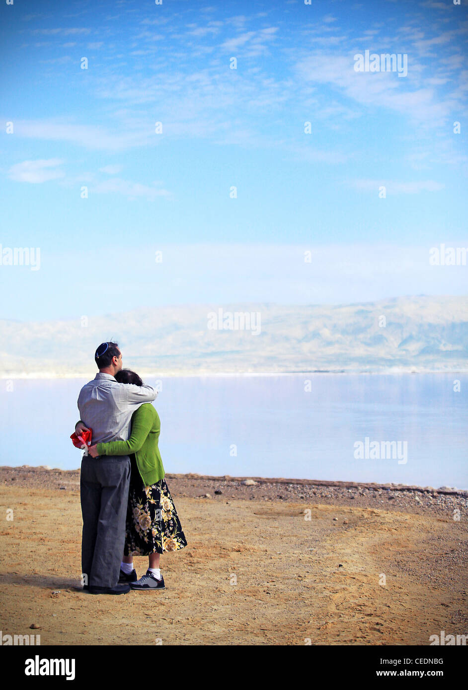 El paisaje del Mar Muerto, bastante limpio en el día de verano Foto de stock