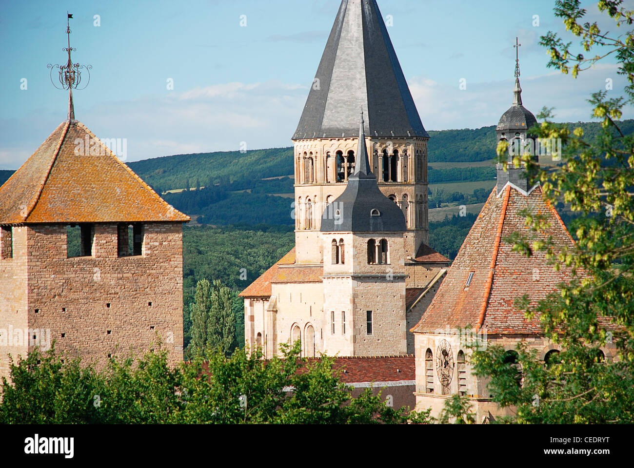 Francia, Borgoña, Cluny, Abadía de Cluny, torres y campanarios Foto de stock