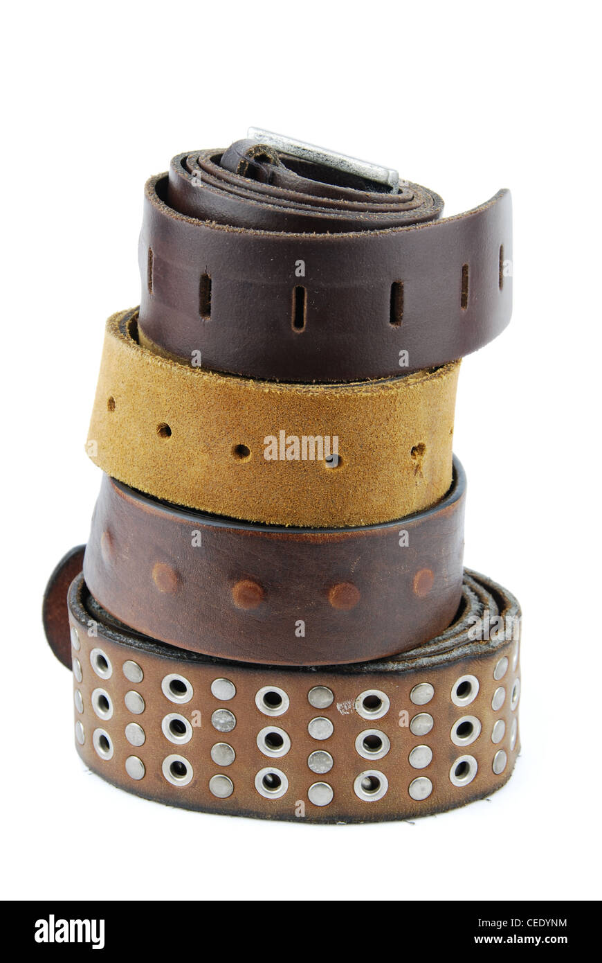 Pila La pila de cinturones de cuero aislado sobre fondo blanco Fotografía  de stock - Alamy