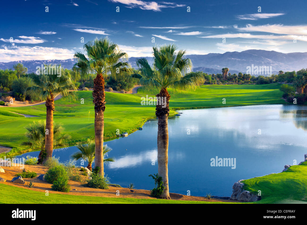 Estanque de Desert Willow Golf Resort. Palm Desert, California Foto de stock
