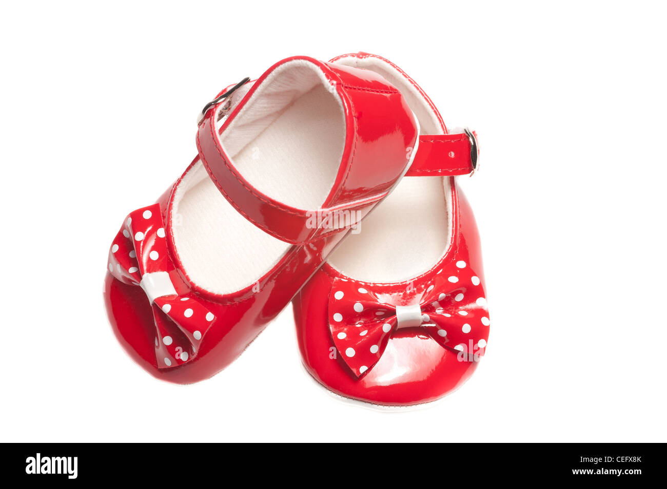 Aislados tonos blanco pequeño bebé zapatos rojos sobre fondo blanco  Fotografía de stock - Alamy