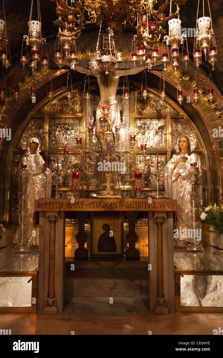 El sitio donde se cree que Cristo fue crucificado en la Iglesia del