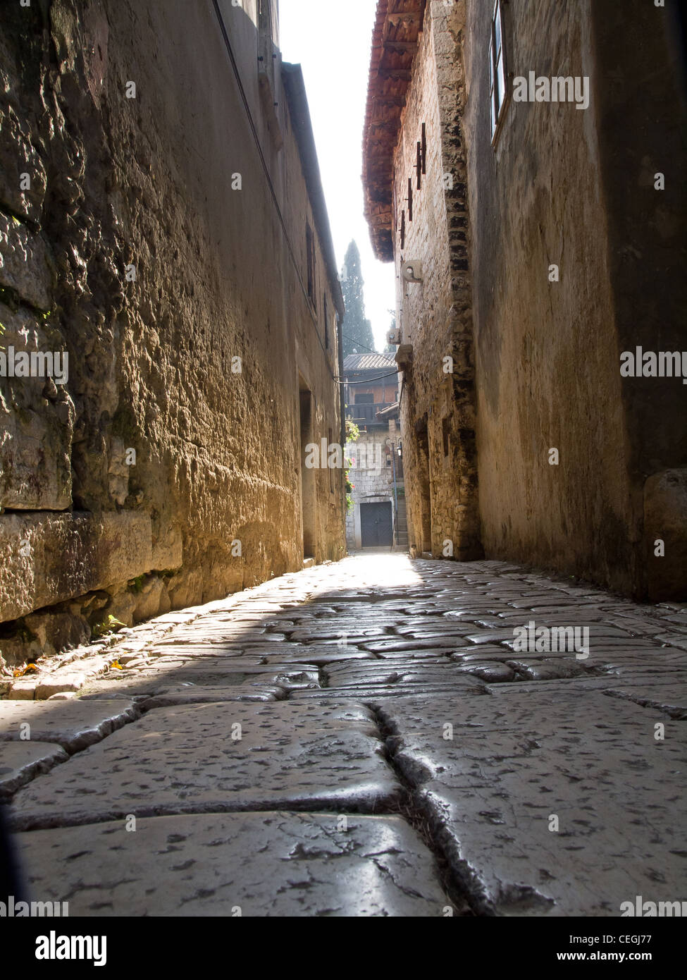 Stone Street en la ciudad de Istria Porec Foto de stock