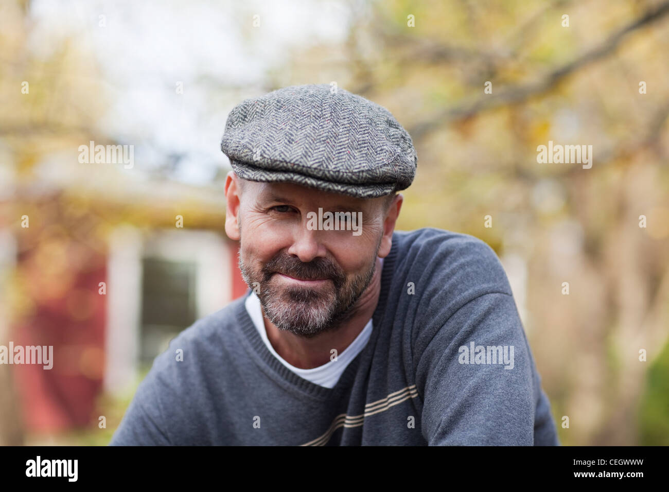 Hombre con gorra plana fotografías e imágenes de alta resolución - Alamy