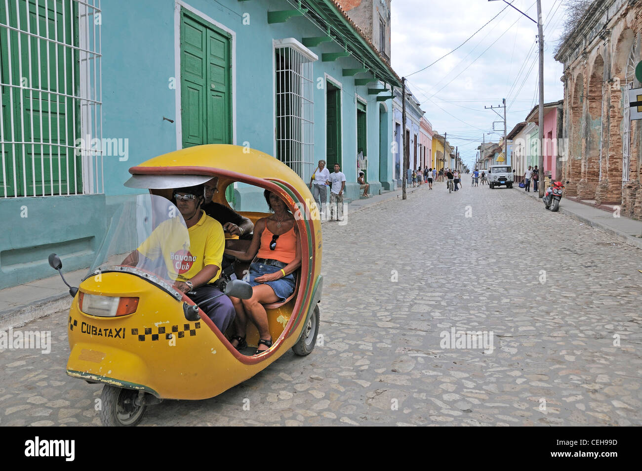Los pequeños taxis en Trinidad, Cuba, El Caribe Foto de stock