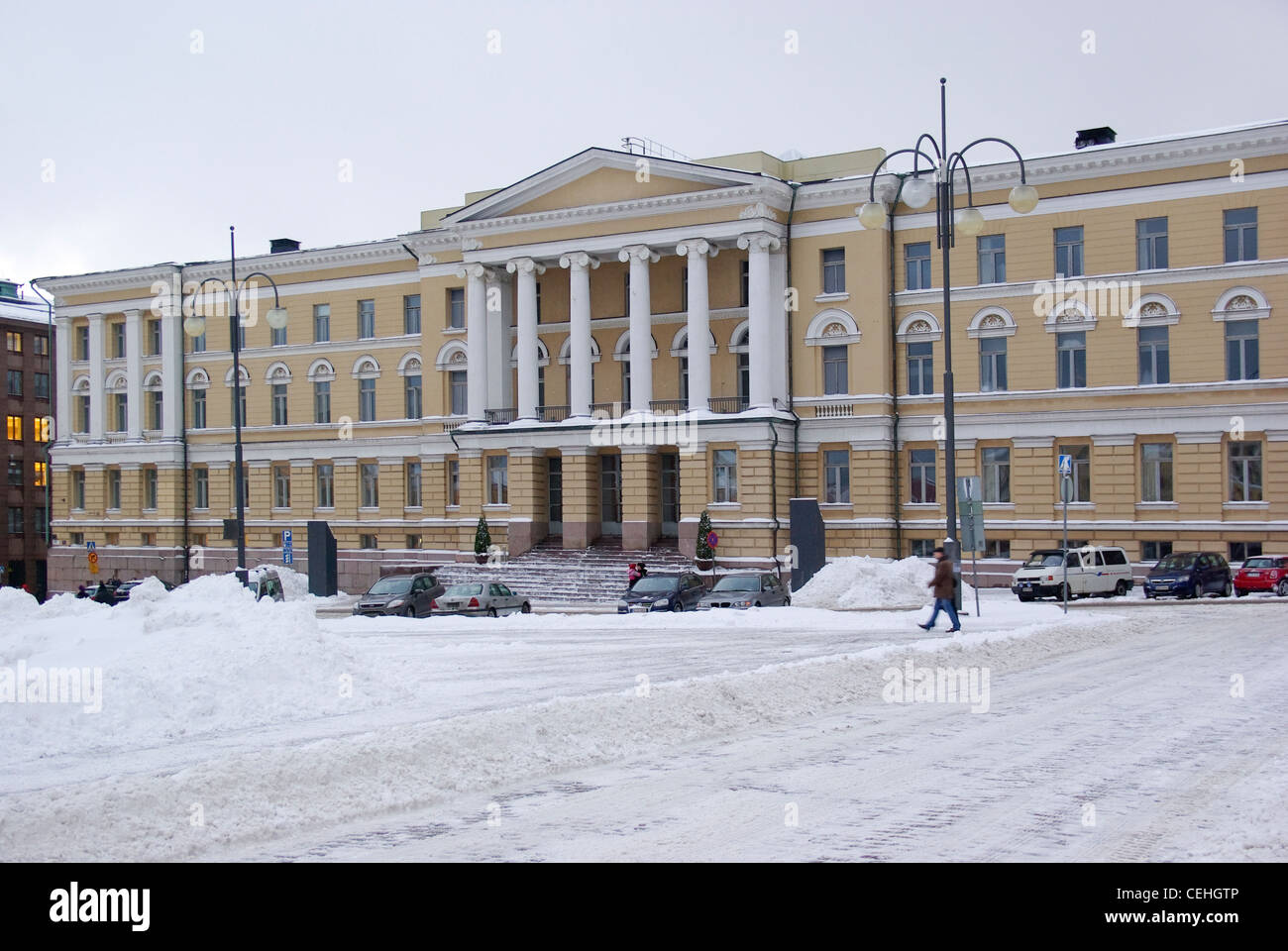 Finlandia. Helsinki. La Plaza del Senado. El edificio de la Universidad
