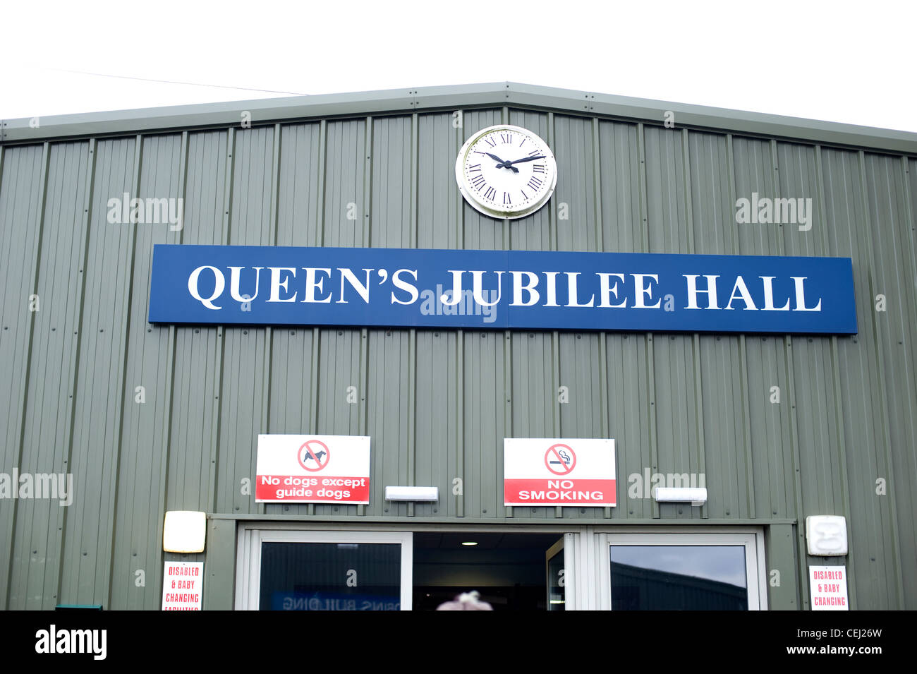 Queen's Jubilee Hall, al sur de Inglaterra, la feria de antigüedades de Ardingly Showground, West Sussex, Inglaterra, Reino Unido. Foto de stock