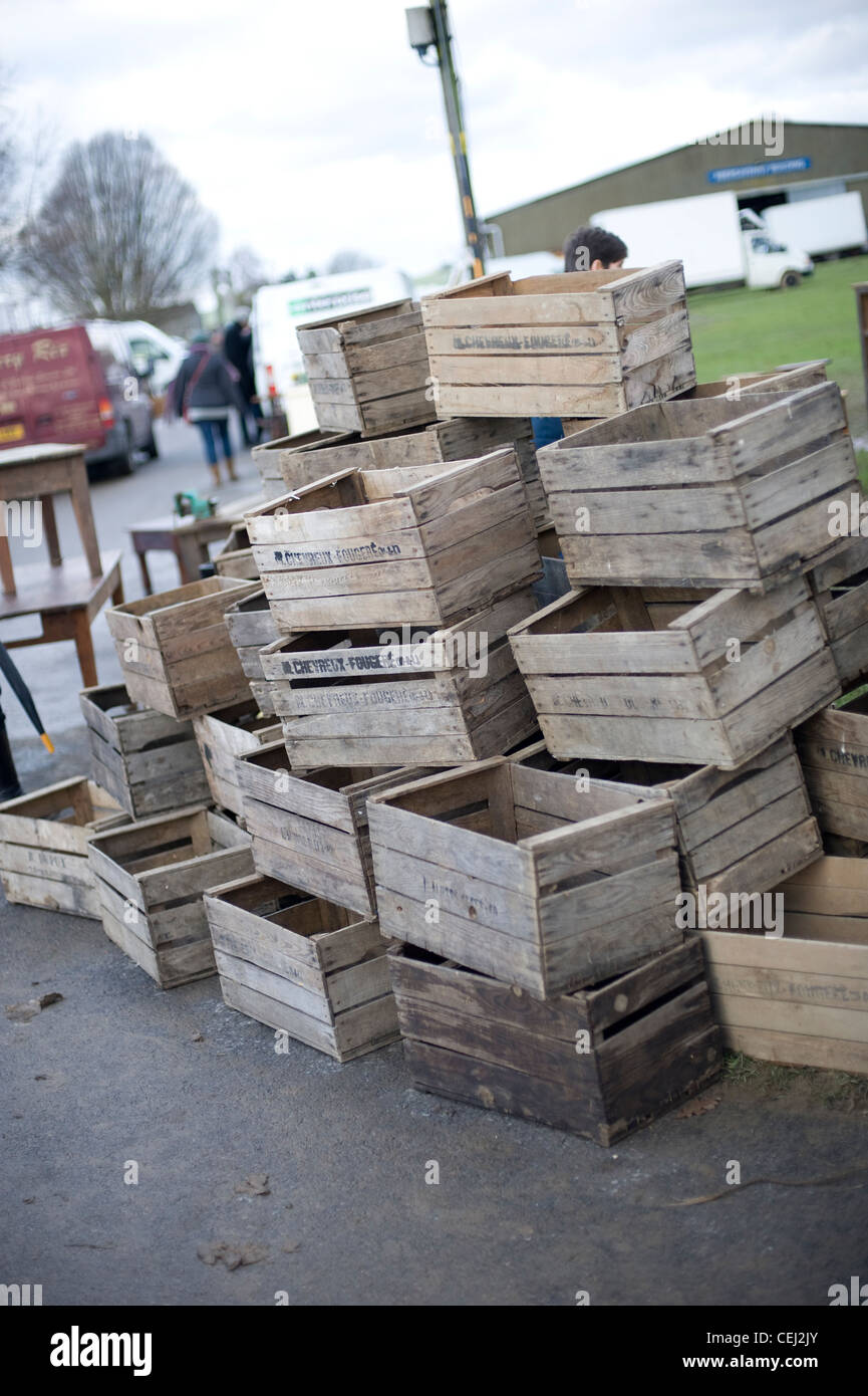Cajones de madera rústica para venta en Feria de Antigüedades y coleccionistas ardientemente, REINO UNIDO Fotografía de stock Alamy