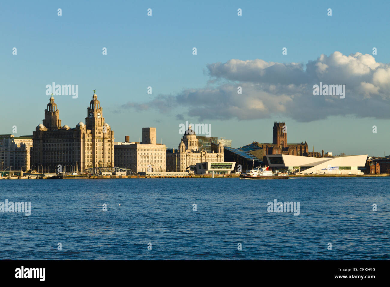 Skyline y el Waterfront, Liverpool, Inglaterra Foto de stock