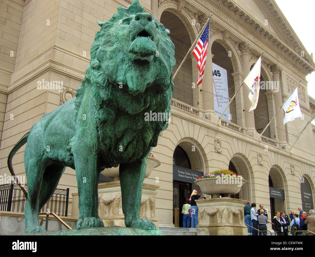Instituto de Arte de Chicago, EE.UU. entrada principal y el monumento del león Foto de stock