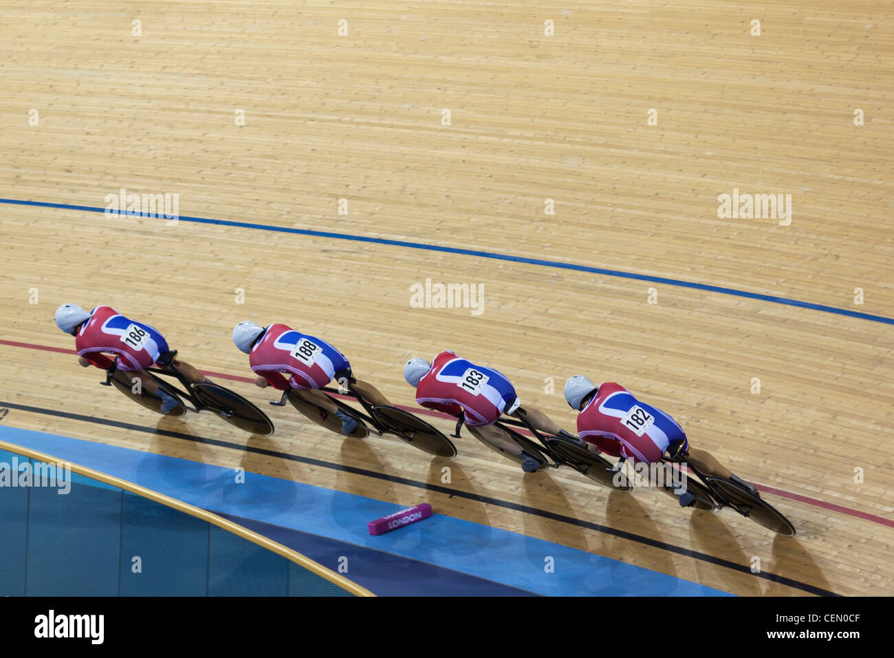 Gran Bretaña el equipo masculino de persecución ciclismo en pista UCI World Cup 2012 forma parte de la serie de Londres se prepara para los Olímpicos del 2012 Foto de stock