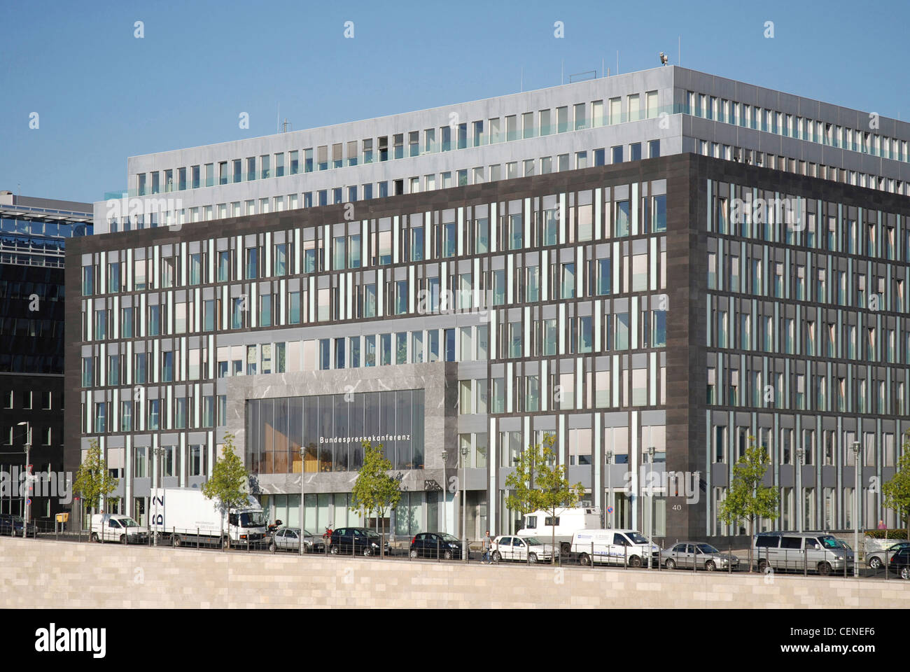 Casa de la conferencia de prensa en el Federal Schiffbauerdamm de Berlín. Foto de stock