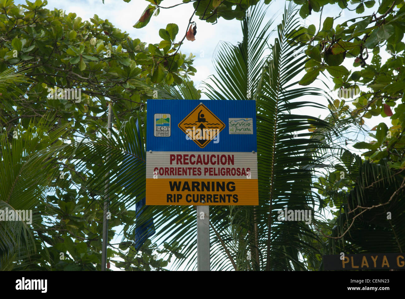 Señal de advertencia actual Rip, Baru Beach, Costa Rica. Foto de stock