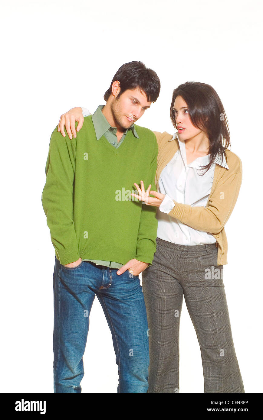 Macho, el pelo castaño oscuro, dark blue jeans, camisa verde, puente verde  hembra morena, pelo largo, pantalones de lana gris, camisa blanca  Fotografía de stock - Alamy