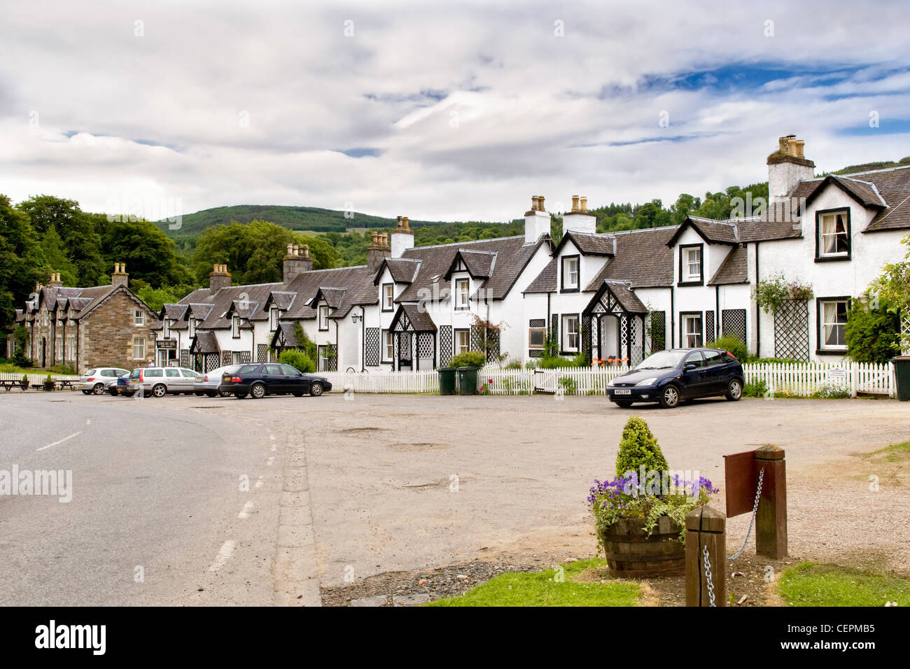 La aldea escocesa de Kenmore,tomada en verano de Tayside Foto de stock