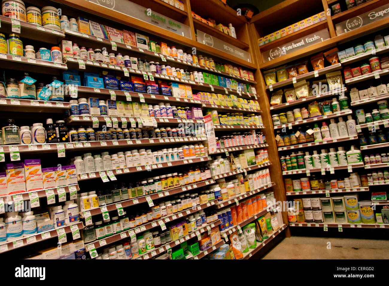 Vitaminas en venta en supermercados de EE.UU. Foto de stock