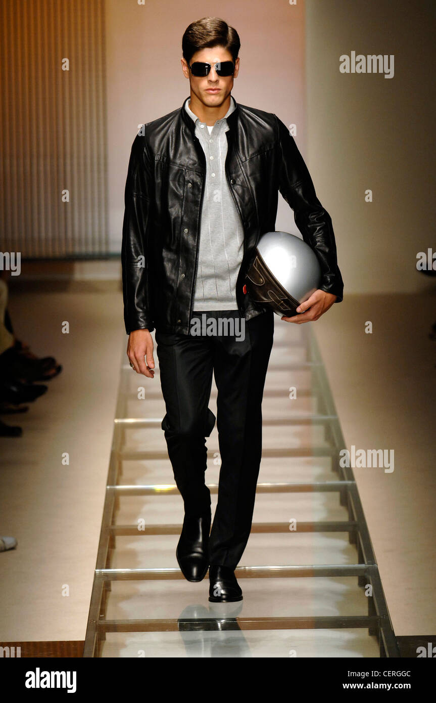 Belstaff leather jacket fotografías e imágenes de alta resolución - Alamy