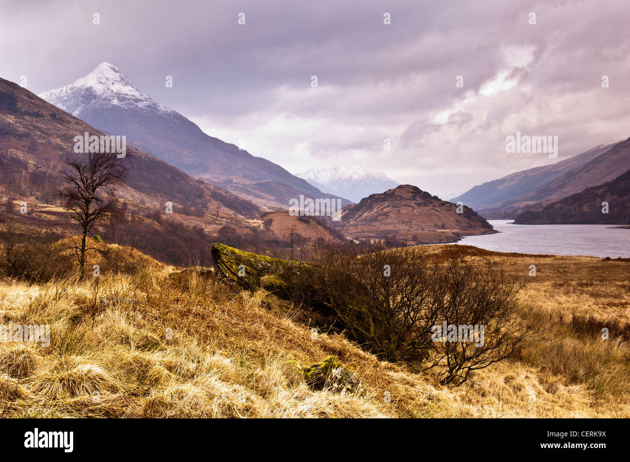 El Pap de Glencoe cubierto de nieve en invierno Foto de stock