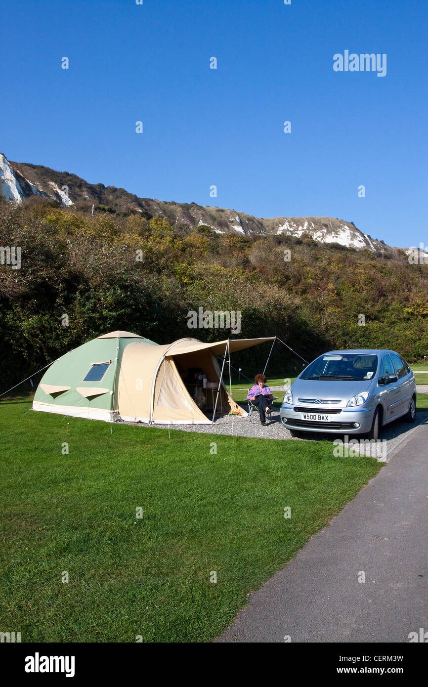 Karsten Inflatable Tent en el sitio del campamento de Warren Folkestone Reino Unido Camping y Caravan Club Campsite Foto de stock