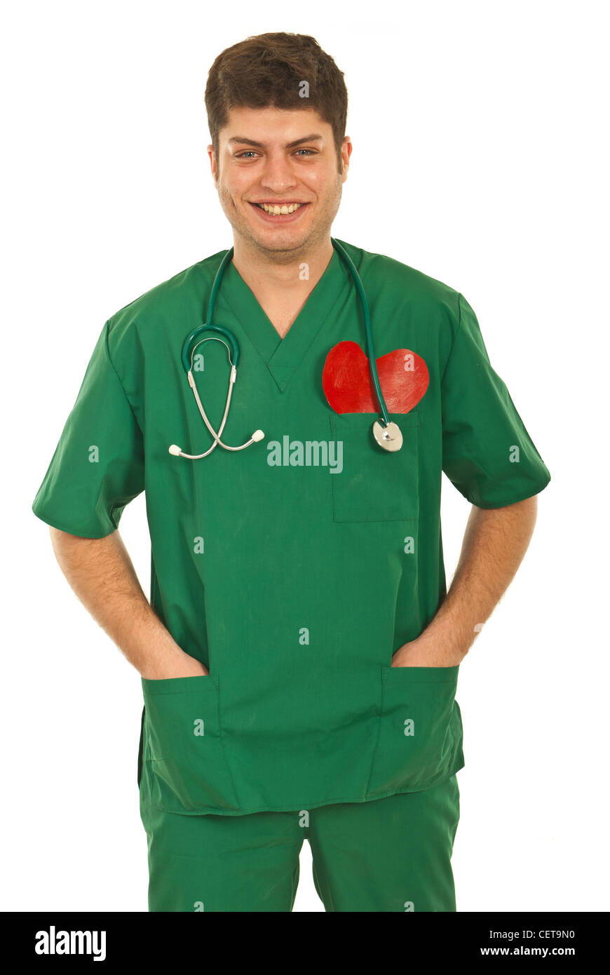 Feliz doctor hombre con corazón rojo en el bolsillo de forma uniforme verde  aislar don fondo blanco Fotografía de stock - Alamy